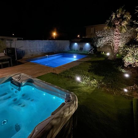 Unique! Jacuzzi Prive 35°C + Cinema Villa Entiere メイジュー エクステリア 写真